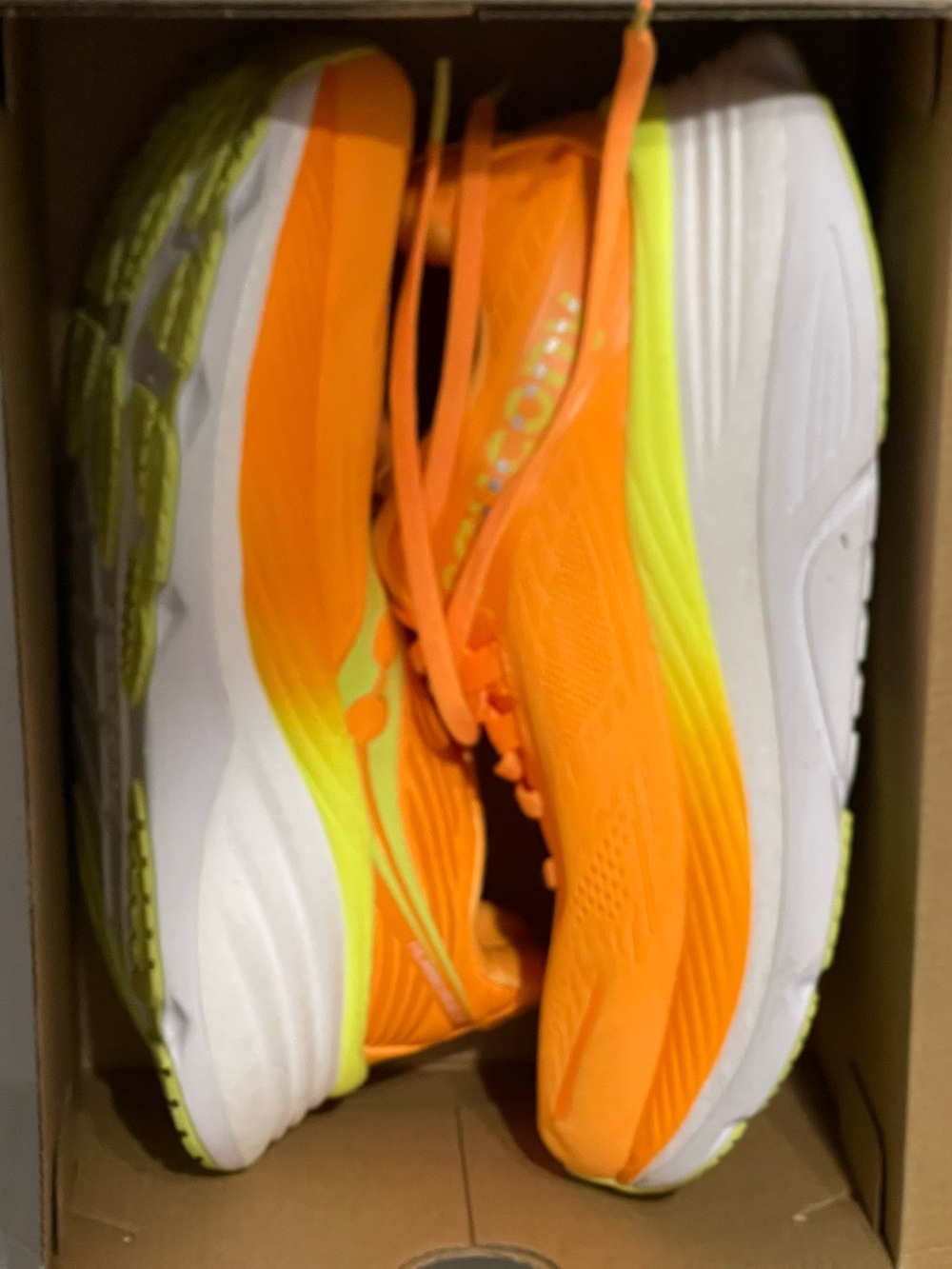 Saucony Hurricane 24 - Women’s 7.5 - VO2 - No Box
